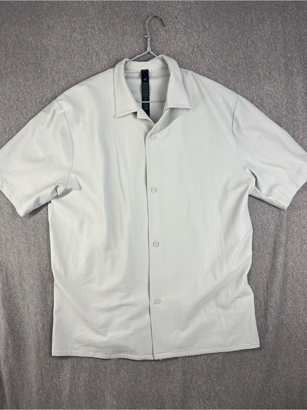 Lululemon Athletica Light Gray/Off White Short-Sleeve Button Shirt size Large